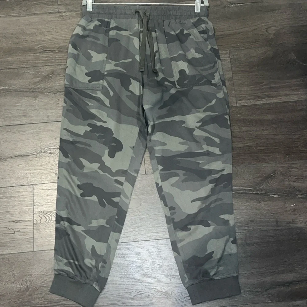 Splendid Woven Camo Green Lightweight Jogger Pants Size Large - Picture 5 of 12